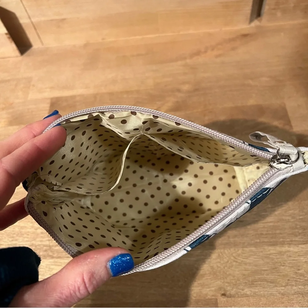 NWT Canvas Makeup Bag With Polar Bear Print - Picture 2 of 4